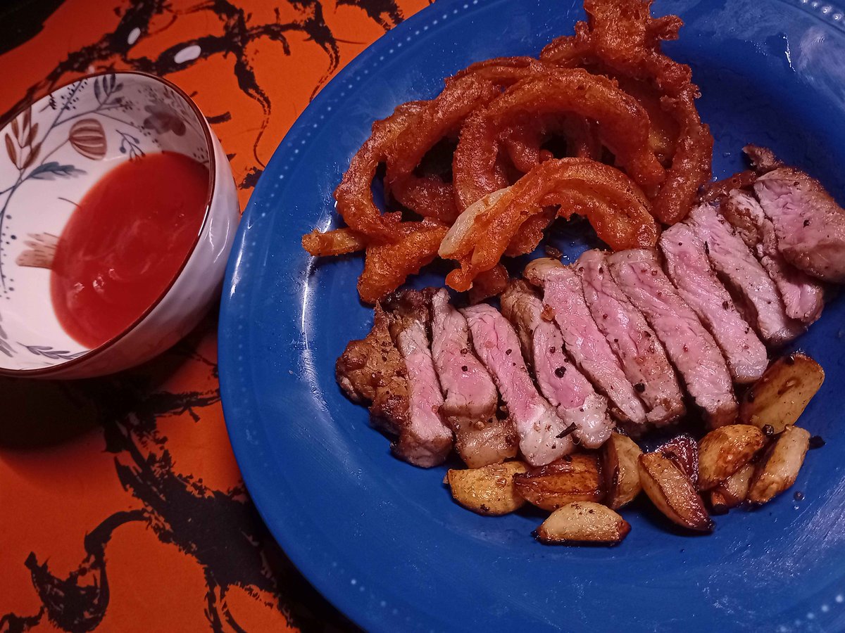 เนื้อ+เนย+กระเทียม เเล้วก็พระเอก หอมทอด🍅