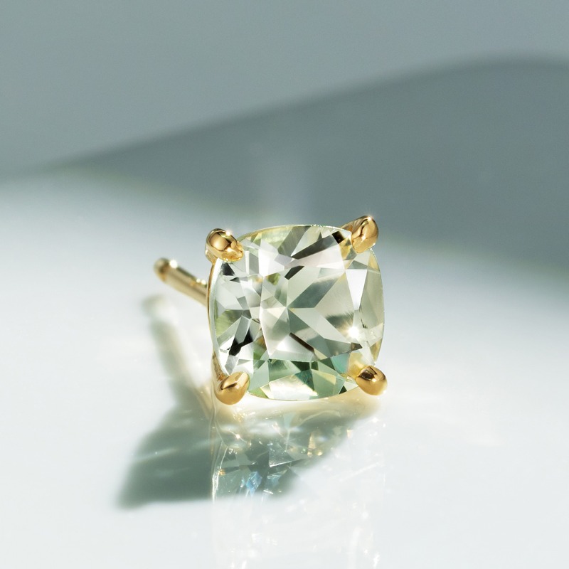 大粒のカラーストーンが瑞々しい煌めきを放つピアス＜セラム