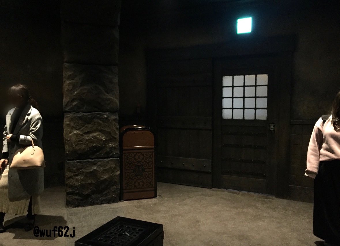 snsnokyoufu's tweet image. ディズニーシーで喫煙所やっと見つけたと思ったら、地下格闘技場かよ。