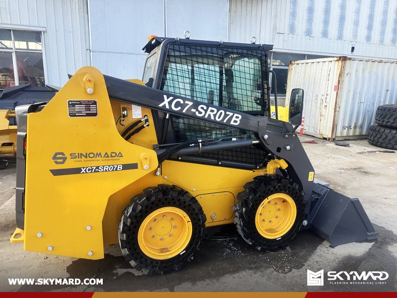 skymard's tweet photo. SKYMARD XC7-SR07B skid steer delivered in China π¨π³π
890 kg load, 0.4 mΒ³ bucket πͺ
YUCHAI engine, compact and strong βοΈ
Solid tires, ready for tough jobs π₯
π‘π‘export@skymard.com
#SkidSteer #ConstructionEquipment #Machinery #CompactLoader #Export https://t.co/KVFFwfBxMK