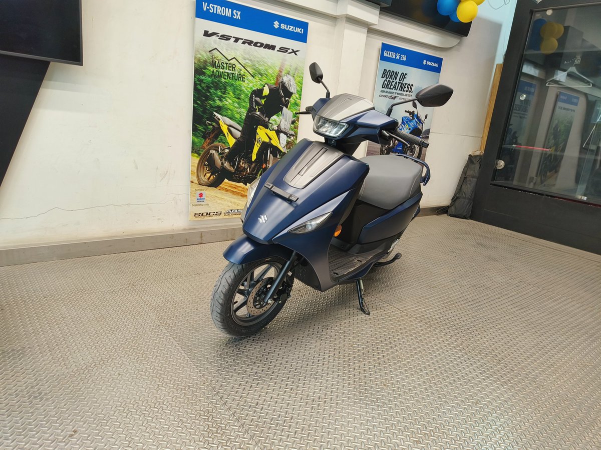 motopsychcle's tweet image. ⚡ Suzuki e-Access: EV ka Access Easy! 95km range, 71kmph speed sirf city rides ke liye! 🚀

 ��3kWh battery, 4.1kW motor – charge 6hrs, Bluetooth nav, reverse mode, cruise control loaded. 

 Test ride karo!  👇

 �#SuzukiEAccess #ElectricScooter #motopsychcle