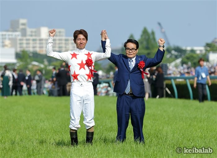 【天国の相棒に届けた勝利の讃歌】
18年宝塚記念
1着ミッキーロケット
和田竜二騎手
#和田竜二 #引退 #ミッキーロケット #宝塚記念 
keibalab.jp/db/jockey/0101…