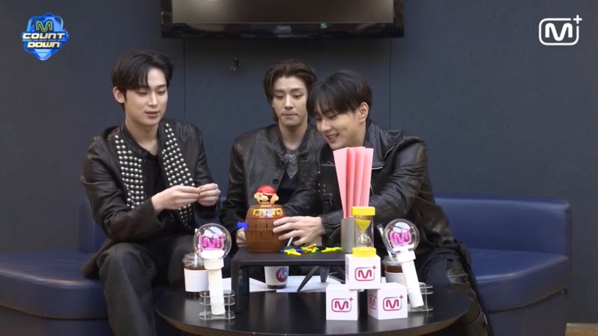 enhypenupdates's tweet image. [PHOTO] 260122

Jungwon, Jake and Sunoo on today's M Countdown Waiting Room Live!

SUNJAKEWON TAKES THE MIC
#SUNJAKEWON_SpecialMC #ENHYPEN_JUNGWON #ENHYPEN_JAKE #ENHYPEN_SUNOO @ENHYPEN_members @ENHYPEN