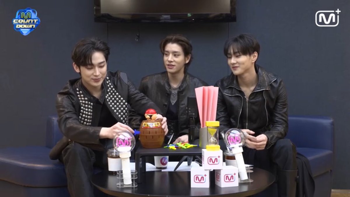 enhypenupdates's tweet image. [PHOTO] 260122

Jungwon, Jake and Sunoo on today's M Countdown Waiting Room Live!

SUNJAKEWON TAKES THE MIC
#SUNJAKEWON_SpecialMC #ENHYPEN_JUNGWON #ENHYPEN_JAKE #ENHYPEN_SUNOO @ENHYPEN_members @ENHYPEN