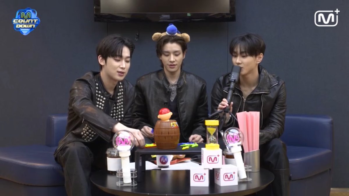 enhypenupdates's tweet image. [PHOTO] 260122

Jungwon, Jake and Sunoo on today's M Countdown Waiting Room Live!

SUNJAKEWON TAKES THE MIC
#SUNJAKEWON_SpecialMC #ENHYPEN_JUNGWON #ENHYPEN_JAKE #ENHYPEN_SUNOO @ENHYPEN_members @ENHYPEN