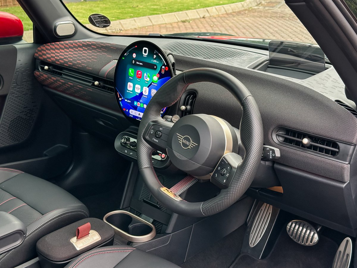 Today we welcome the fourth-generation MINI Cooper three-door John Cooper Works (JCW) hatchback. Under the hood is a 2.0-litre 4-cylinder turbo-petrol engine with outputs of 170 kW/380 Nm. Power is sent to the front wheels via a new 7-speed…
#MINISA #MINIJCW #KOWGarage