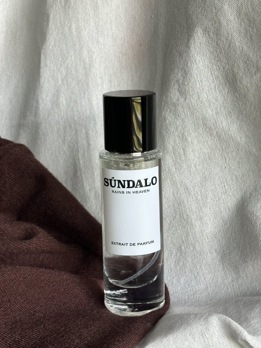 tamjaichunbkk's tweet image. อีกหนึ่งสิ่งที่แบรนด์ไทยทำได้ดีไม่แพ้แบรนด์ตปทเลยคือน้ำหอม เผลอๆ ทำกลิ่นถูกใจคนไทยมากกว่าด้วย กลิ่นดีมีมิติ หอมแพง ติดทน 6-8 ชั่วโมง แถมราคาดี จับต้องได้ packaging สวย
- sundalo 
- neferlogne 
- baan good 
- summerstuff.marine
- clytie 
- dayoff_studio 
- klay