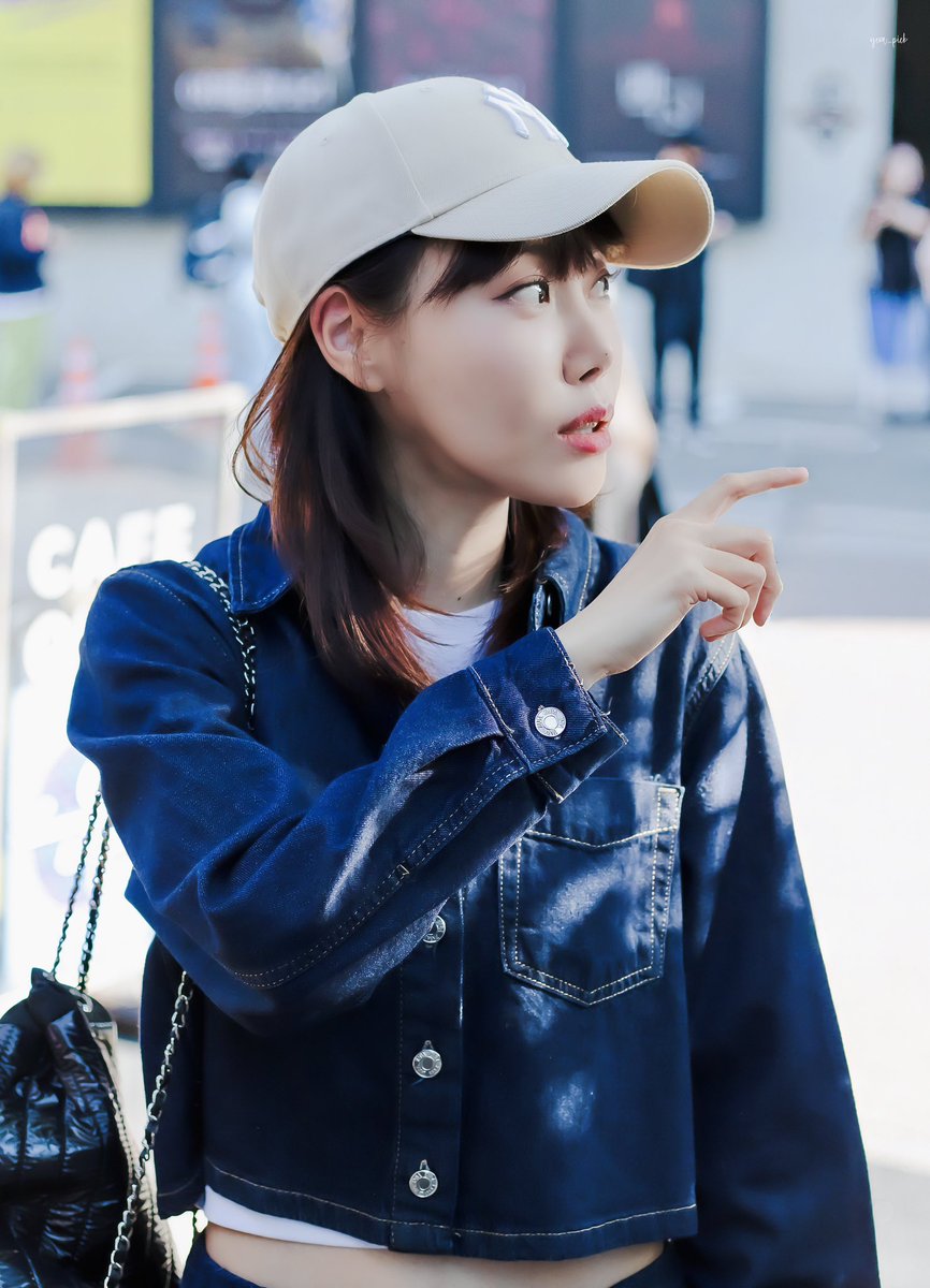 250525 6시 퇴근 낮공 퇴근길

💙
#여은 배우님