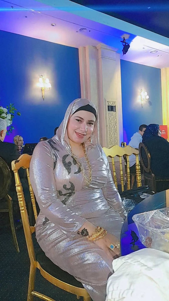 عمري ٤٧سنة أريد شخص يرجع لي التقة في نفسي بجد🧕🏻