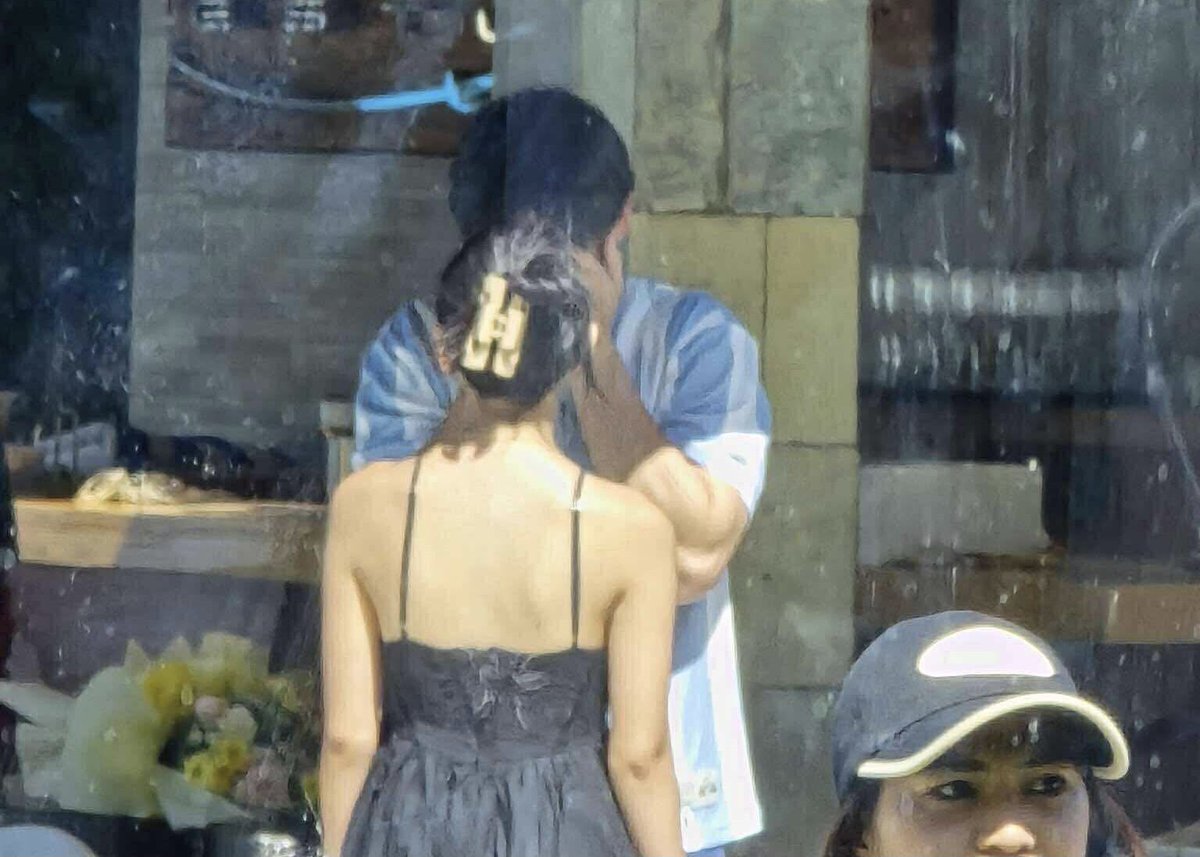 onlyforazr's tweet image. pa trenta ka na paeng, nagpapa-baby ka lang pala sa kolehiyala at mas bata sayo