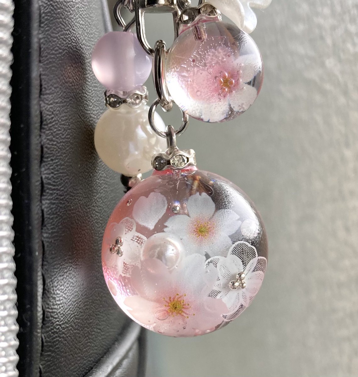 ⁡まんまる桜バッグチャーム、本日21時BASEにて販売いたします🌸
⁡
素晴らしいご縁をお待ちいたしております✨

#レジン #resin #ハンドメイド  #桜