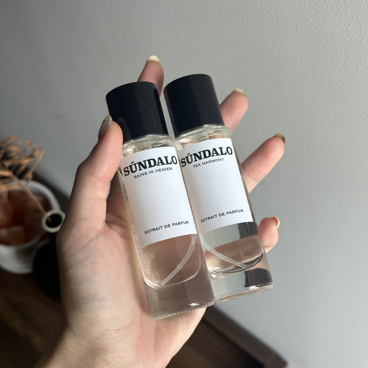 tamjaichunbkk's tweet image. sundalo เป็นน้ำหอมแบรนด์ไทยที่เราเชียร์ตั้งแต่เค้าเปิดตัวใหม่ๆเลย กลิ่นหอม ติดทนมาก 8 ชั่วโมงเอาอยู่ เบลนกลิ่นได้โคตรดีมีมิติ ละมุน ไม่เหมือนใคร หอมแบบไม่เตะจมูก มีกลิ่นให้เลือกเยอะช่วงนี้ฉีด tea harmony บ่อยมาก s.shopee.co.th/2AyHXYbwru