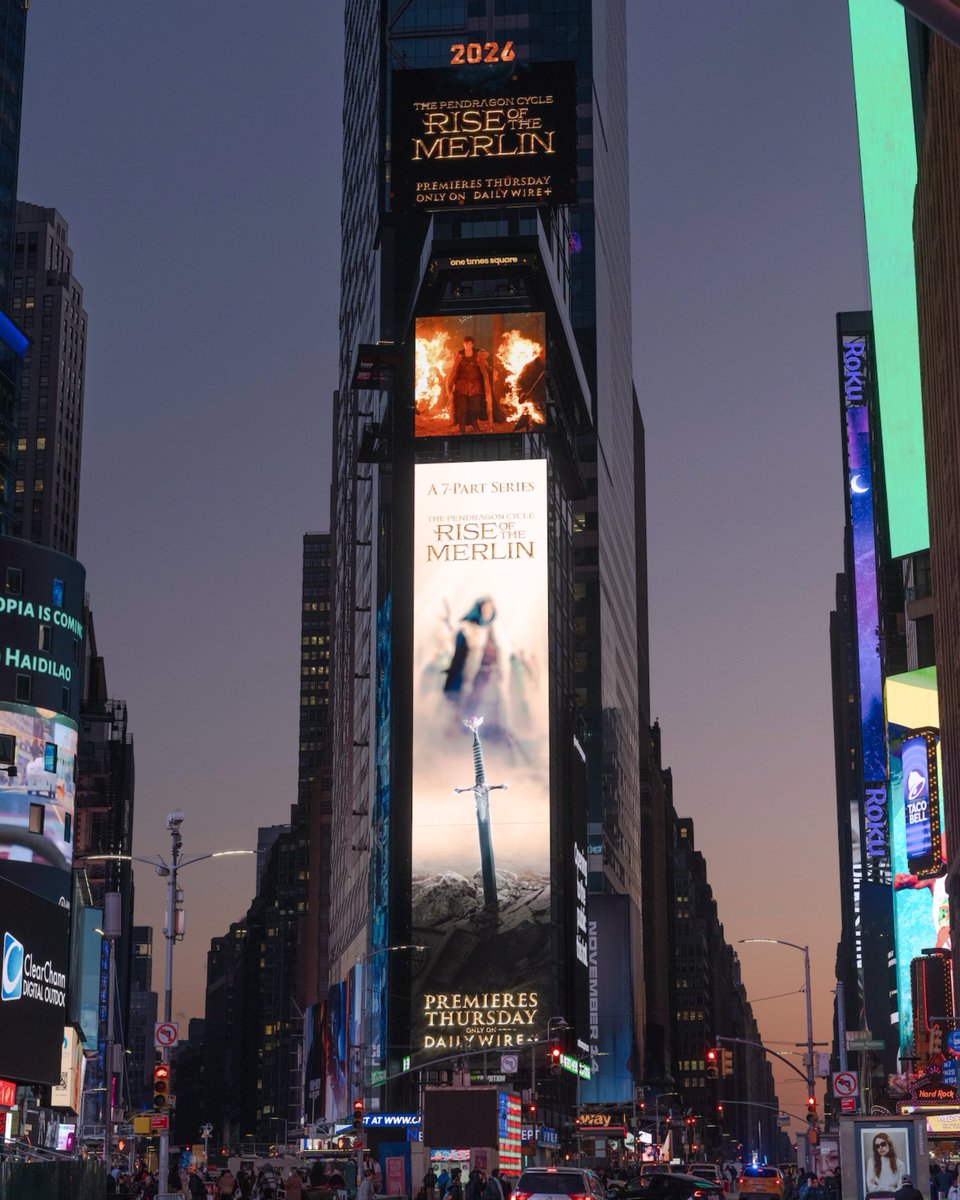 dailywireplus's tweet image. Spotted in NYC📍

#ThePendragonCycle
