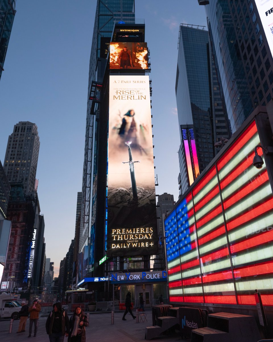 dailywireplus's tweet image. Spotted in NYC📍

#ThePendragonCycle