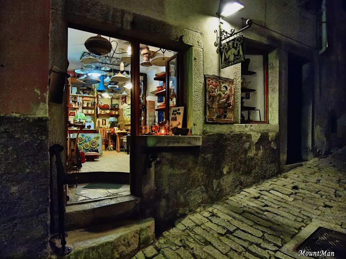 StjepanStimac's tweet image. Labin by night
#labin #noćnidetalji #istra #photogaphy