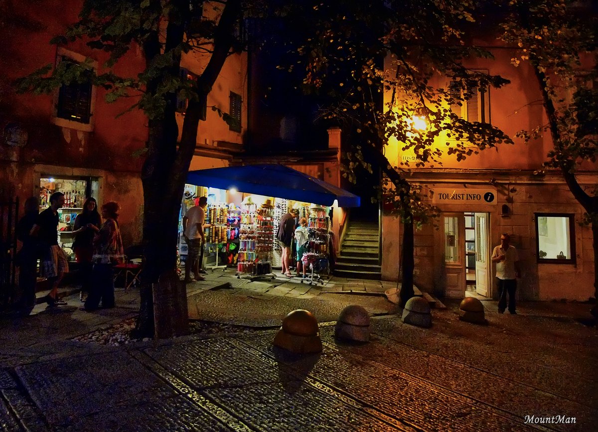 StjepanStimac's tweet image. Labin by night
#labin #noćnidetalji #istra #photogaphy