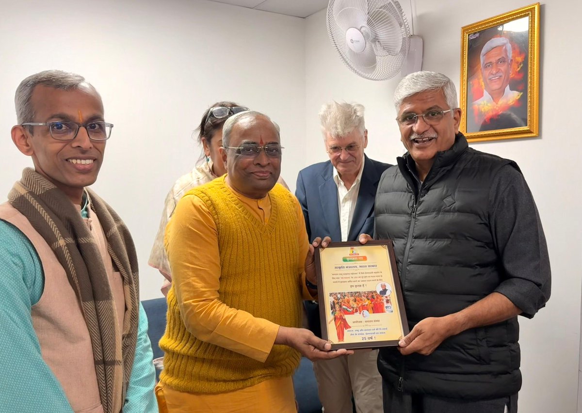 SanatanSanstha's tweet photo. A few days ago, we had the privilege of presenting a Certificate of Appreciation #Gratitude & a commemorative Photo Album to Hon’ble Minister of Culture Shri Gajendra Singh Shekhawat ji @gssjodhpur. Under his visionary leadership, the Ministry is elevating Bharat’s timeless cultural #Heritage to new heights through dedicated preservation efforts.

We extend our heartfelt gratitude to the Ministry of Culture @MinOfCultureGoI for their unwavering support to Sanatan Rashtra Shankhnad Mahotsav! 🙏
@hjsdrpingale @shriram_l 

#MinistryOfCulture #BharatiyaSanskriti #CulturalHeritage
#VandeMataram 
#shankhnad_mahotsav_success