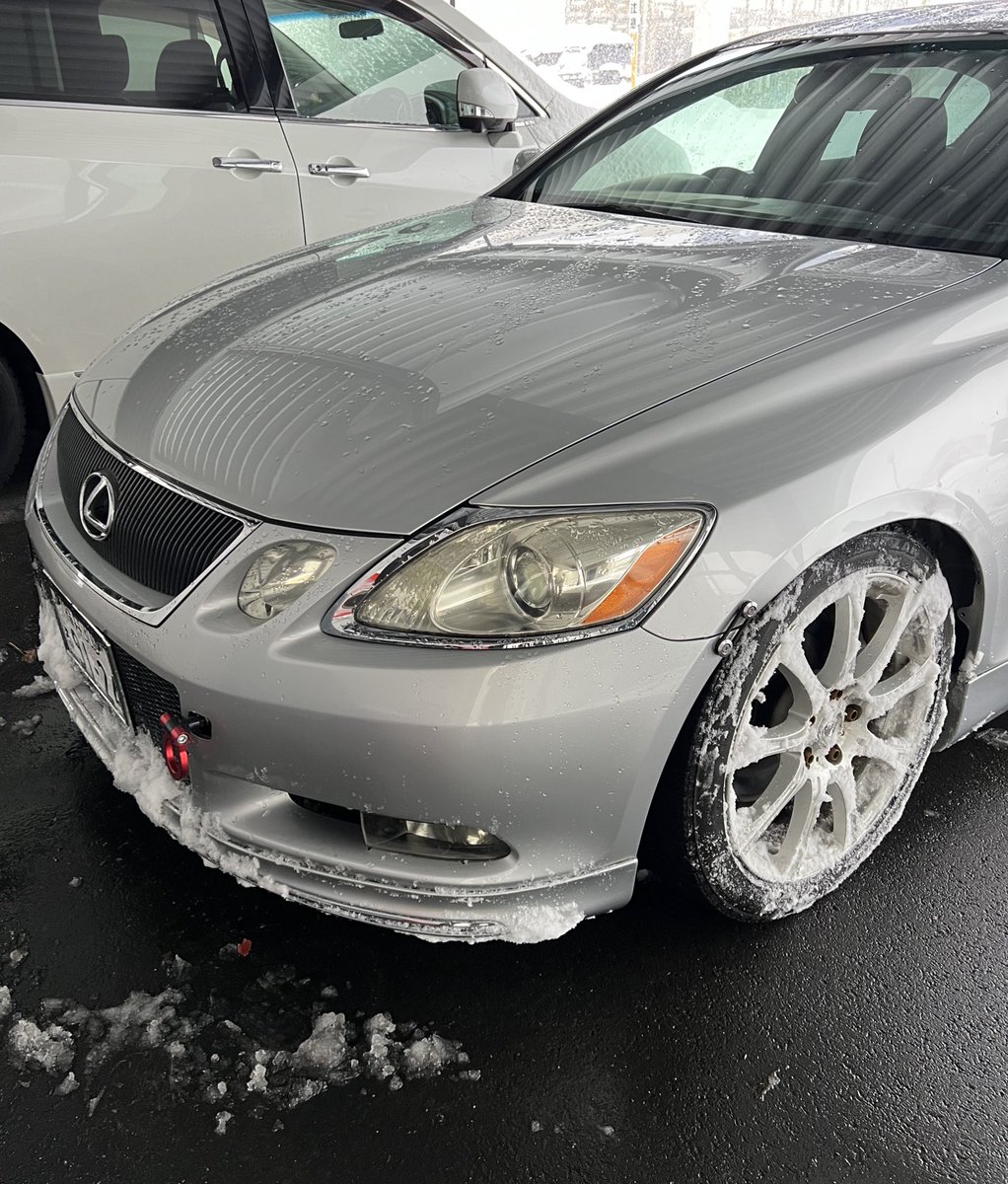 maruzmad's tweet photo. 大雪で仕事が飛んだので車検でノーマルに戻してたGSに被害者ハッピーセット組んで雪ドリ仕様にして外してたフォグも取り付け😁
大雪過ぎて動けんかも🤣
#MYtech
#被害者ナックル https://t.co/HgCXP7RPDu