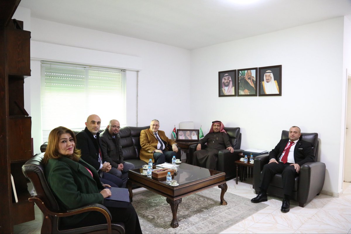 sacmjo's tweet photo. استقبل القائم بأعمال الملحقية وفدًا من جامعة الإسراء، ترأسه رئيس جامعة الإسراء بالوكالة الأستاذ الدكتور سامر العلي، حيث جرى خلال اللقاء بحث سبل تعزيز التعاون الأكاديمي المشترك ، كما تم مناقشة أوضاع الطلبة السعوديين الدارسين في الجامعة، 
وآليات تطوير الخدمات المقدمة لهم.

كما تم مناقشة سبل التعاون المشترك، وتقديم الخدمات والدورات التدريبية للطلبة السعوديين، وبحث آليات دعمهم أكاديميًا وتطوير مهاراتهم العلمية والعملية، بما ينعكس إيجابًا على مخرجاتهم التعليمية ومسيرتهم المهنية