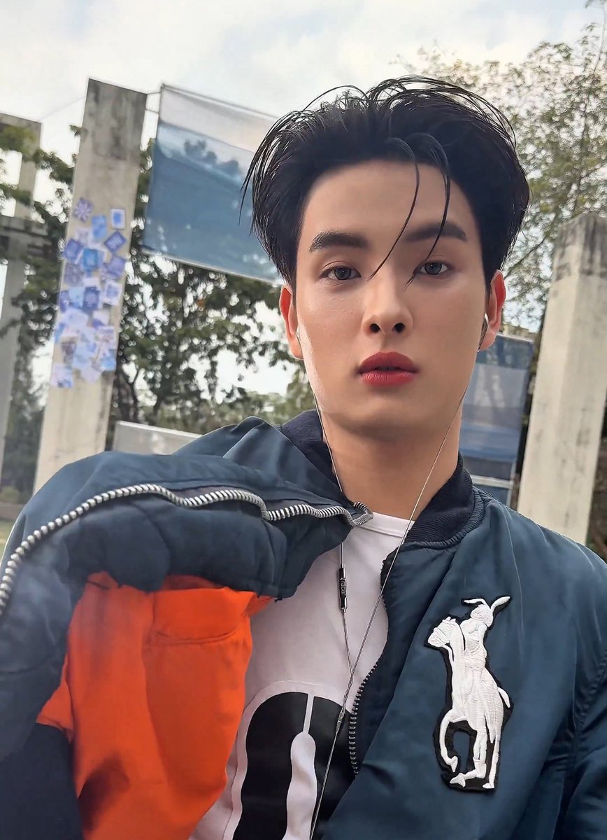 marujai_'s tweet image. ถ้าไม่เป็นการรบกวนอยากขอรูปเซตนี้อีก 100 รูป หน้าดีมาก ทรงผมเปิดหน้าถูกต้อง 💙💨

#KHUNPOL 
#BUS_SoBlue