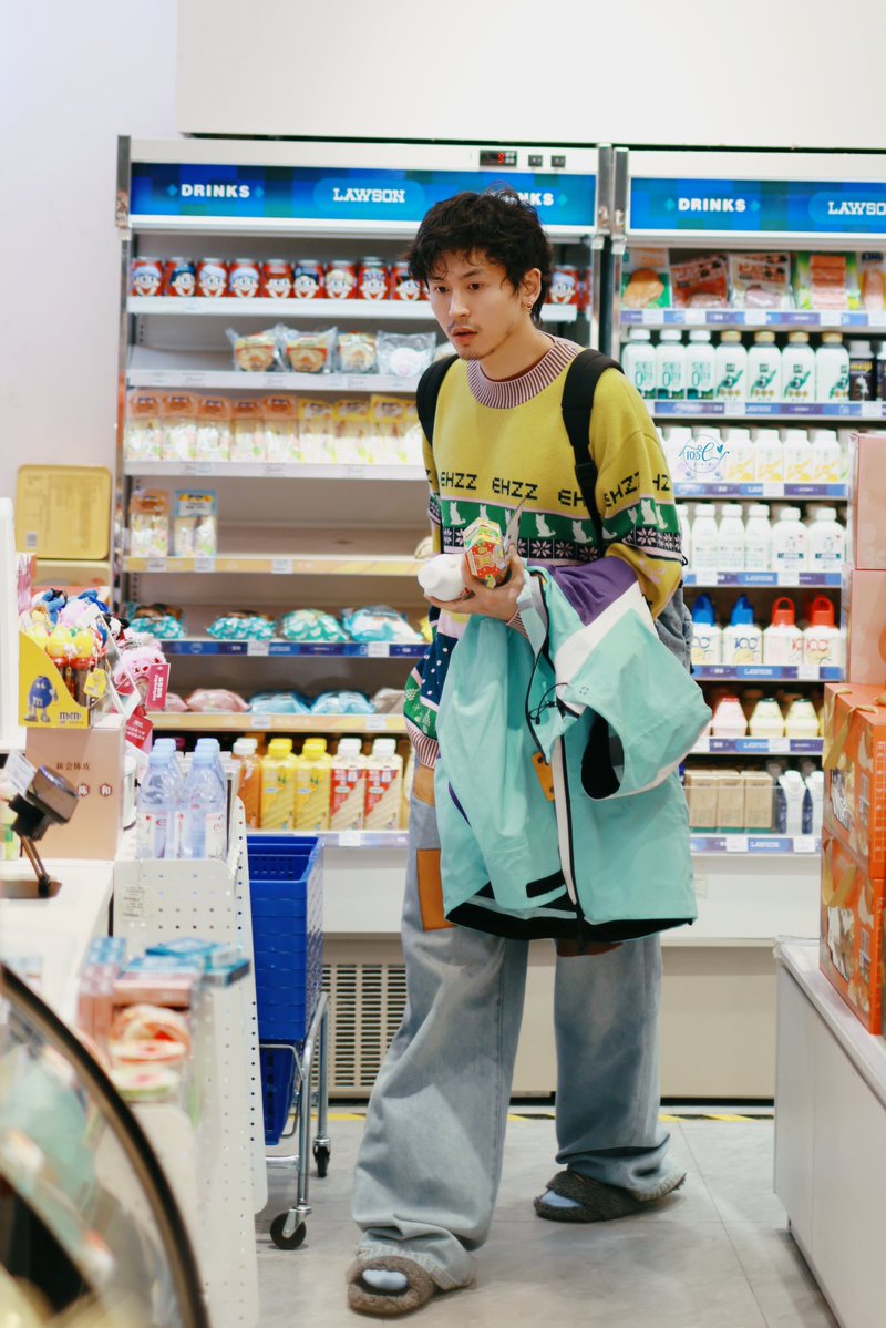 105forZZH's tweet image. 260114 广州到达🛬📷

#ZhangZhehan 
#ZhangZhehan张哲瀚
#张哲瀚 #張哲瀚 #ZZH 
#チャンジャーハン 
#장철한 #จางเจ๋อฮั่น
#zhangsanjian
#张三坚
#TheRealZhangZhehan 
#zhangzhehan_super3
#WordOfHonor 
#山河令