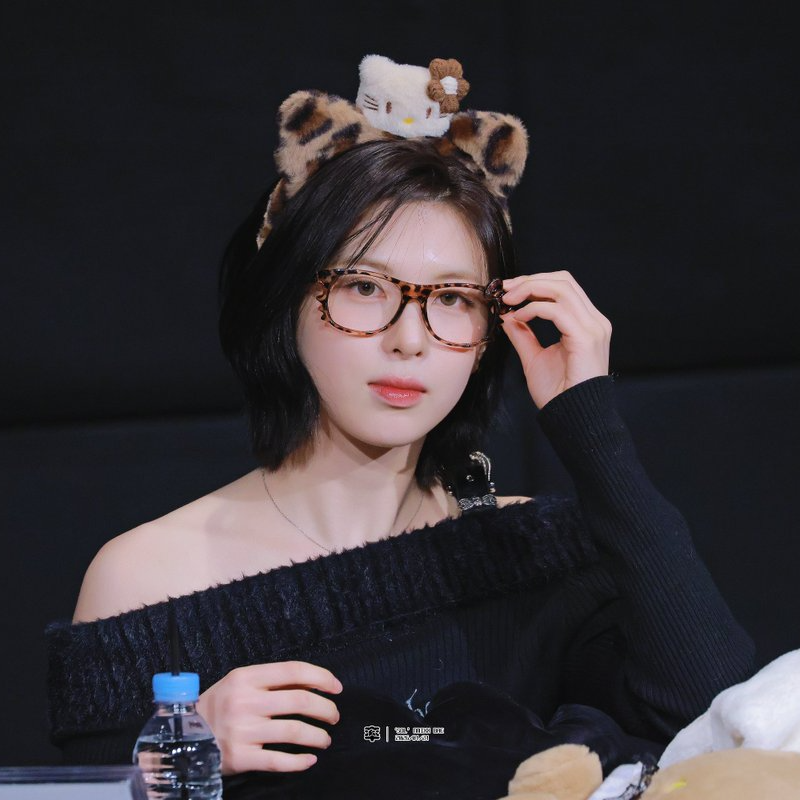 celeb_wish_list's tweet photo. ❏ WHO : #NMIXX #엔믹스 #배이
❏ WHERE : 팬사인회
❏ BRAND : #BEERBRO #비어브로
❏ ITEM : TOP
❏ 출처 : 팬트위터 ehfkdll, Gemmakemi, Paw_bae1228 https://t.co/ibWXXbojU4
