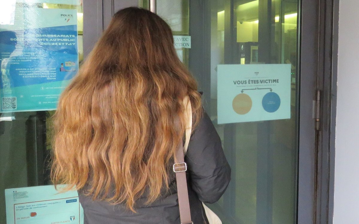 🎧 PODCAST | Les suicides forcés, la face cachée des féminicides

Depuis 2020, le suicide forcé est passible de 10 ans de prison : en plus des féminicides eux-mêmes, on en comptait 906 cas en 2024, un chiffre probablement en-dessous de la réalité...

➡️ l.leparisien.fr/5X8p