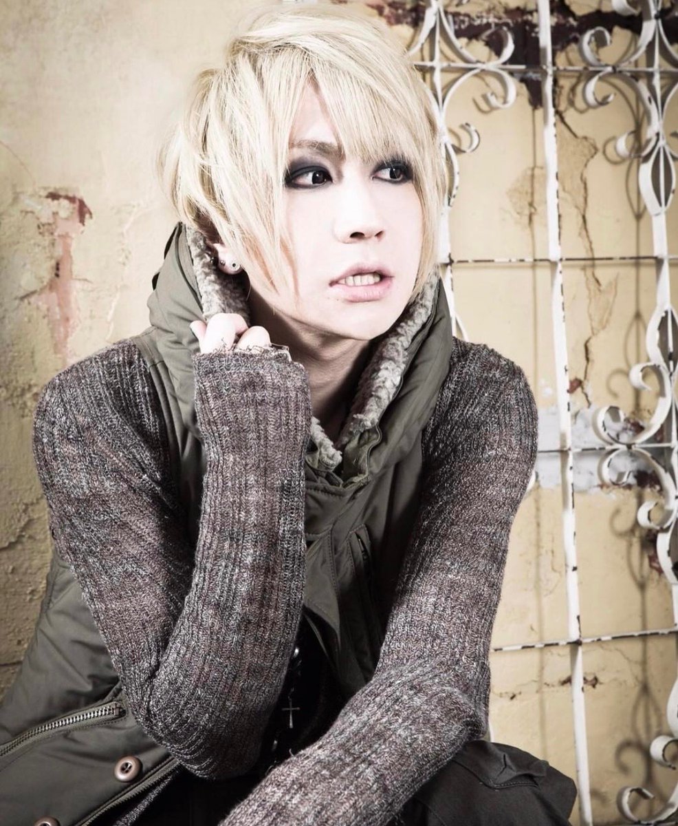 kdm_watermelon7's tweet image. 昔のマコトさんの写真見てると○広場さんが一瞬脳裏を過ぎる