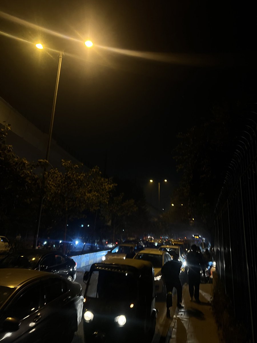 immurtjaali's tweet photo. Aap Khud hi Dekh Lijiye…🧩 #DelhiMetro https://t.co/ZG9FeKZmSC
