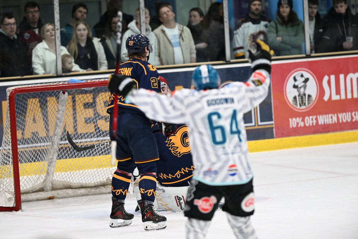 Face At The Plexi tweet media