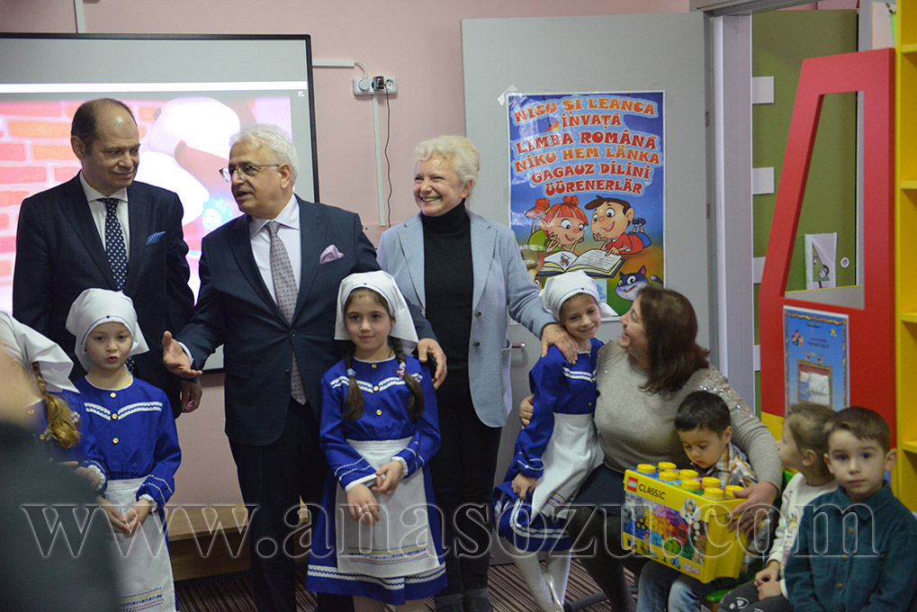TodurZanet's tweet photo. TİKA Başkan yardımcılıından ayırılan paalı dostumuza Dr. Mahmut ÇEVİKä, TİKAda çalışmaa başladıı zamandan beeri, Gagauziyada çok sayıda türlü proektların yapılmasına omuz koyması hem başarılmaları için candan-ürektän büük zaametleri için bütün gagauz halkından çok şükür ederiz. https://t.co/jNTeJcqNTi