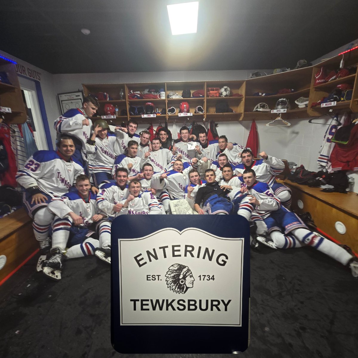 TMHSHOCKEY's tweet photo. REDMEN WIN 3-2!! Bourgea, Shreenan, & KJ 🚨🚨🚨 KJ #Bucket Cunha & Cole #PackaLunchGuys 💪 Cole 21/23 svs This Team! #Nails #RedmenWin #RedmenPride
Next: Sat. 1/24 6:15 @ Acton-Boxborough https://t.co/fd4rvFdN9D