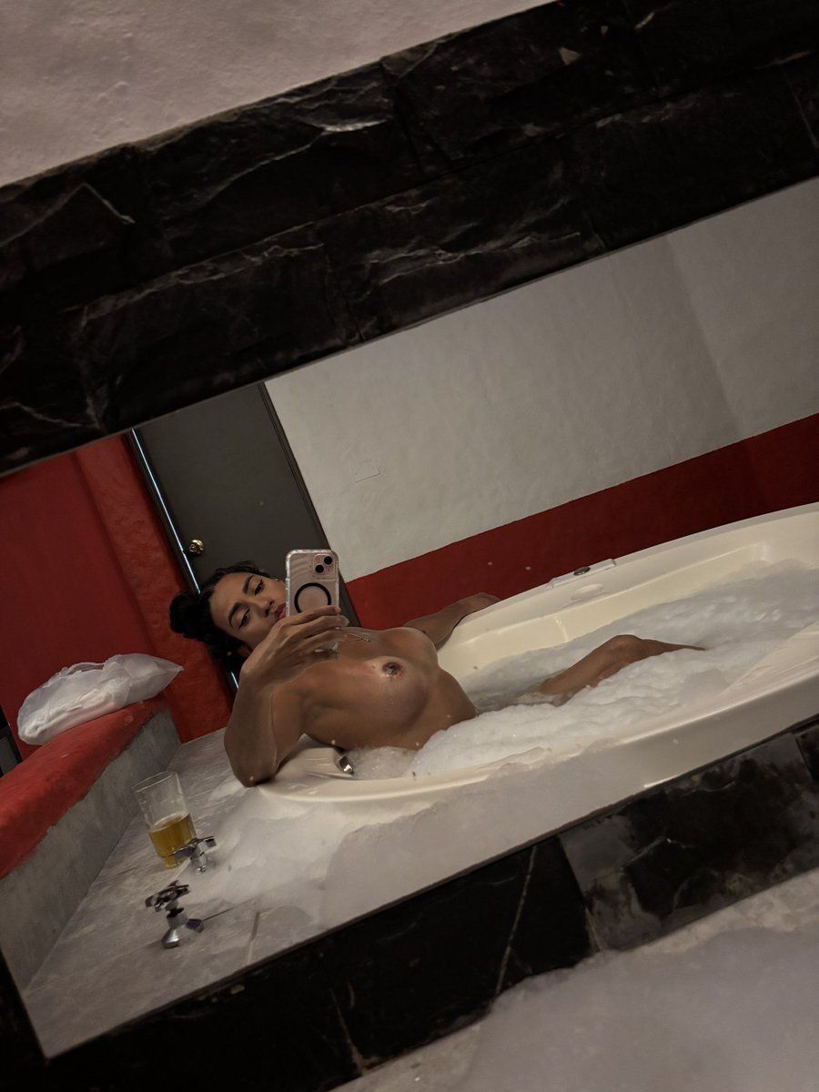 Vaioleth327709's tweet photo. 🥵💋👅 https://t.co/q3UxNeNIRF