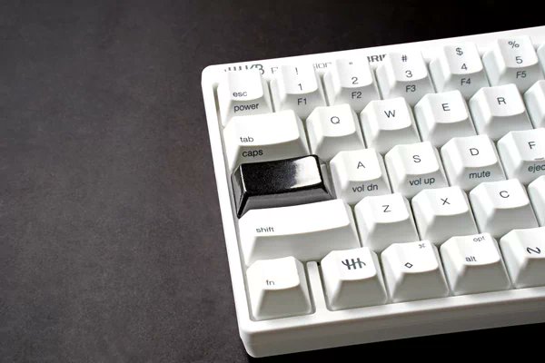 PFU_HHKB's tweet photo. ＜輪島塗×HHKB＞伝統工芸とIT技術が融合した「HHKB漆塗キートップ」を発売開始しました。https://t.co/gqPp8SkgmR