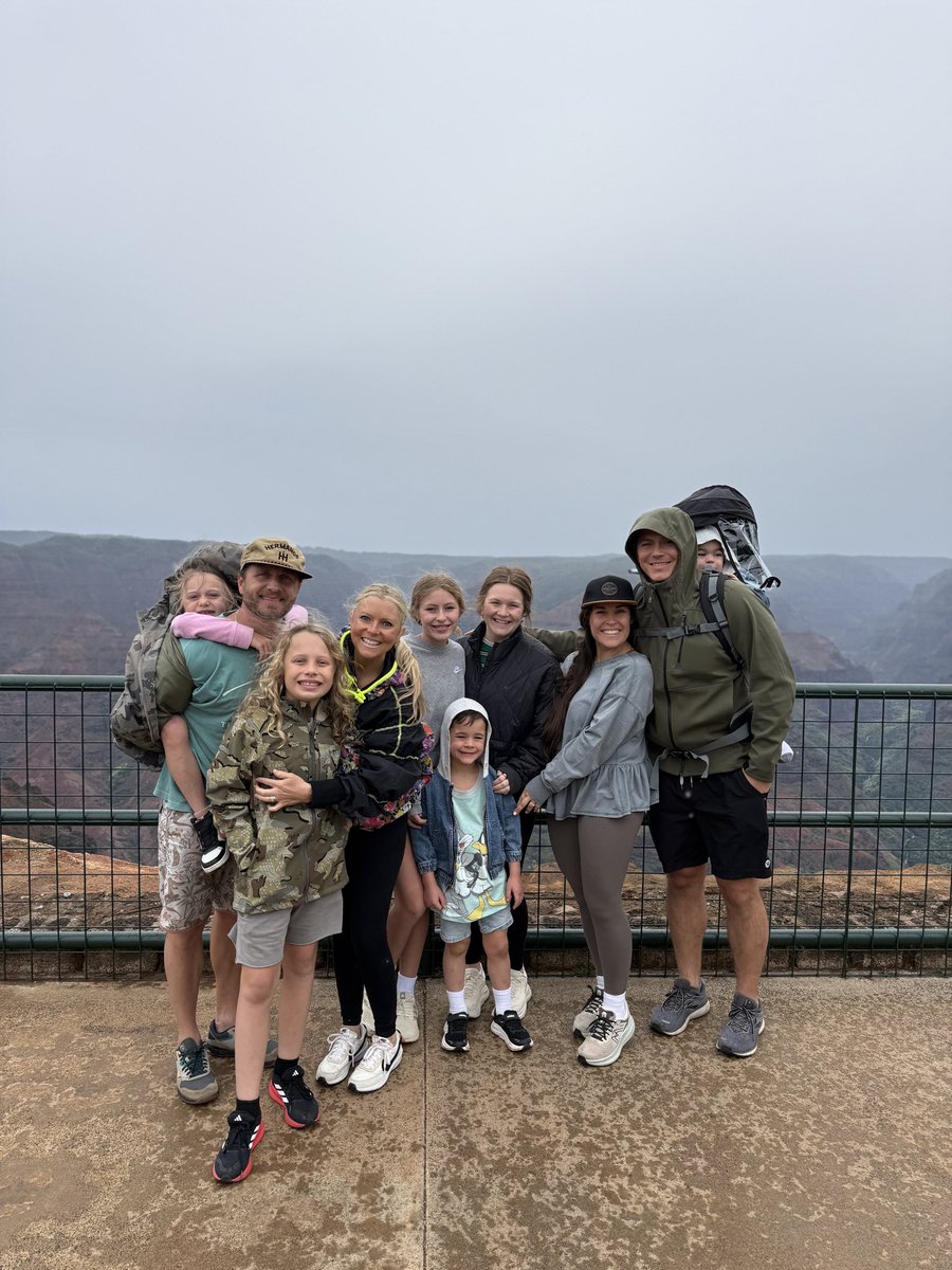 BrandonLeone's tweet photo. In Kauai with my fam and some of our favorite people! This place is indescribable https://t.co/NhNsEX75PK