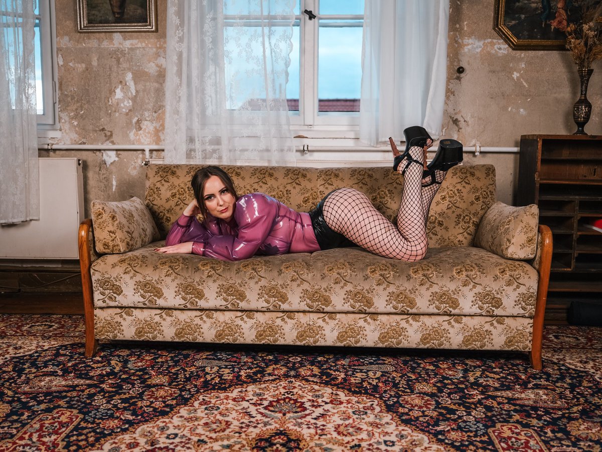 Mistress Alaska tweet media