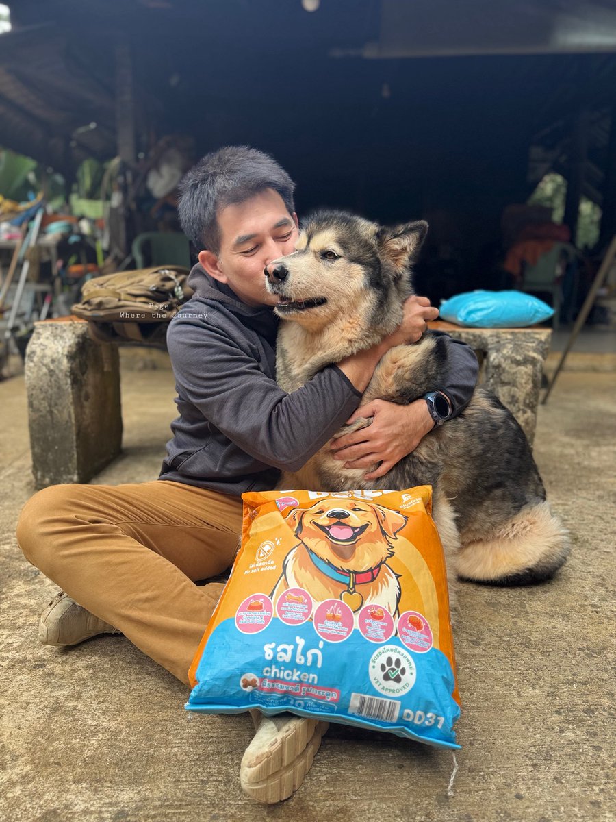 lookaom_hack's tweet photo. HBD นะจือจือ (20 ม.ค.) 🎂
เป็นเจ้าตัวเล็ก ให้แฮคกอดแบบนี้ ทุกปี ทุกปีนะ 

     🐶 อาหารหมา กระสอบใหญ่ ราคาสบาย ๆ มีหลายรส ใครอยากได้ ตามมาจัดให้น้อง ๆ กันครับ
     พิกัดซื้อบ้านส้ม 🔸👉 https://t.co/zGrKeQuGU7
     พิกัดซื้อบ้านฟ้า 🔹👉 https://t.co/gS5O0nqOaS https://t.co/dwSKIFQVaE