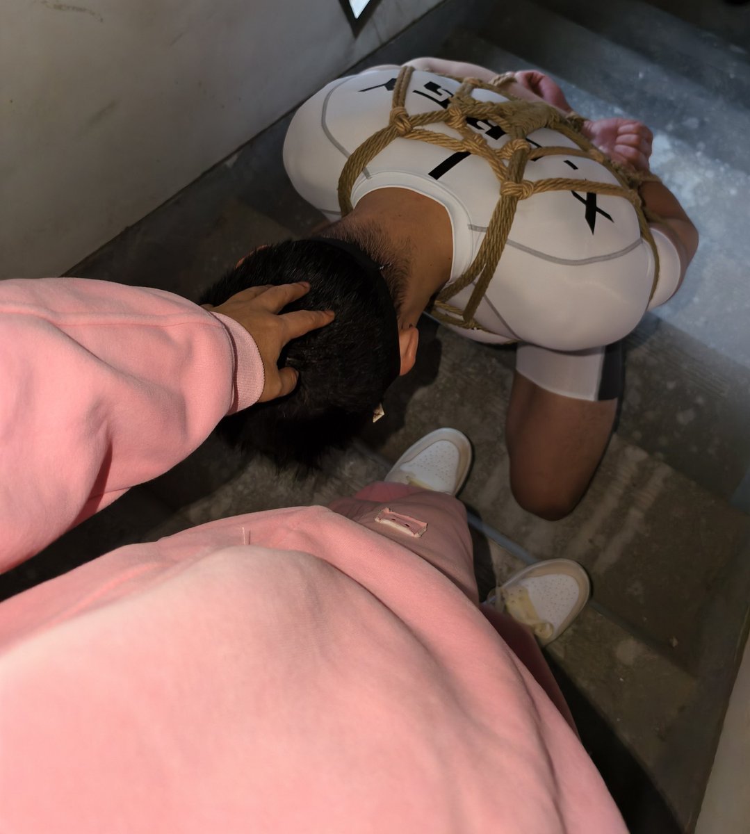 dog_humanoid's tweet photo. 快3年没有玩KB ，最近压力巨大，放松一下，猜猜哪个是我？ https://t.co/VSfyRVrVFG