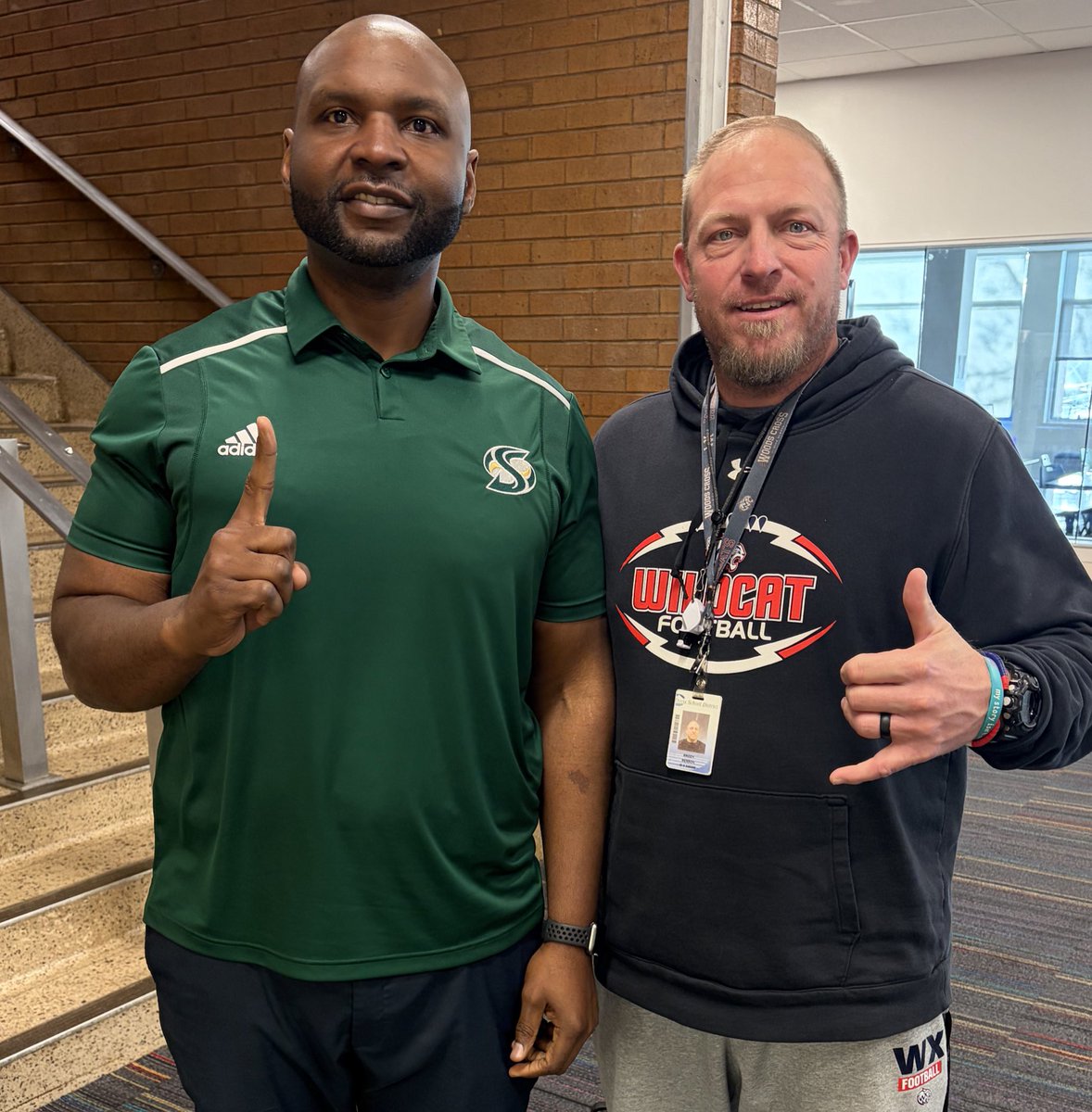 coachbbenson57's tweet photo. Thank you Coach Conley @CoachConley66 and @SacHornetsFB for taking the time today @WX_Football https://t.co/7KJ800ganO