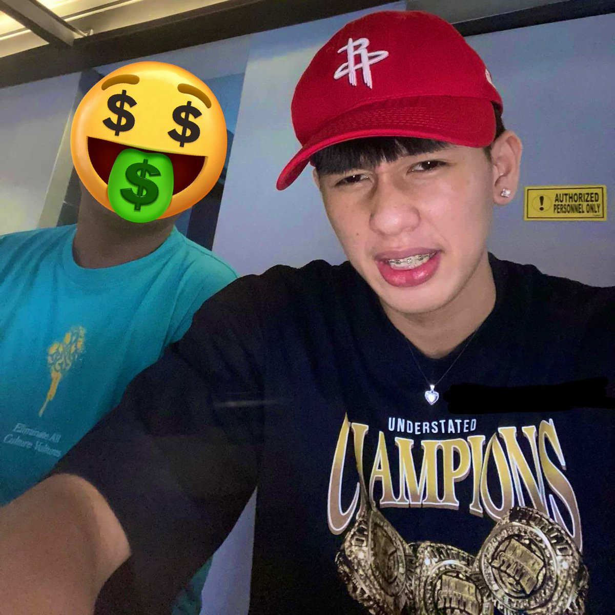 byspnky's tweet photo. ⚠️ scammer alert: jikas boi from diliman college, anong bulong nyo sa kanya? 🏀💸 https://t.co/xCo0aYVr0H