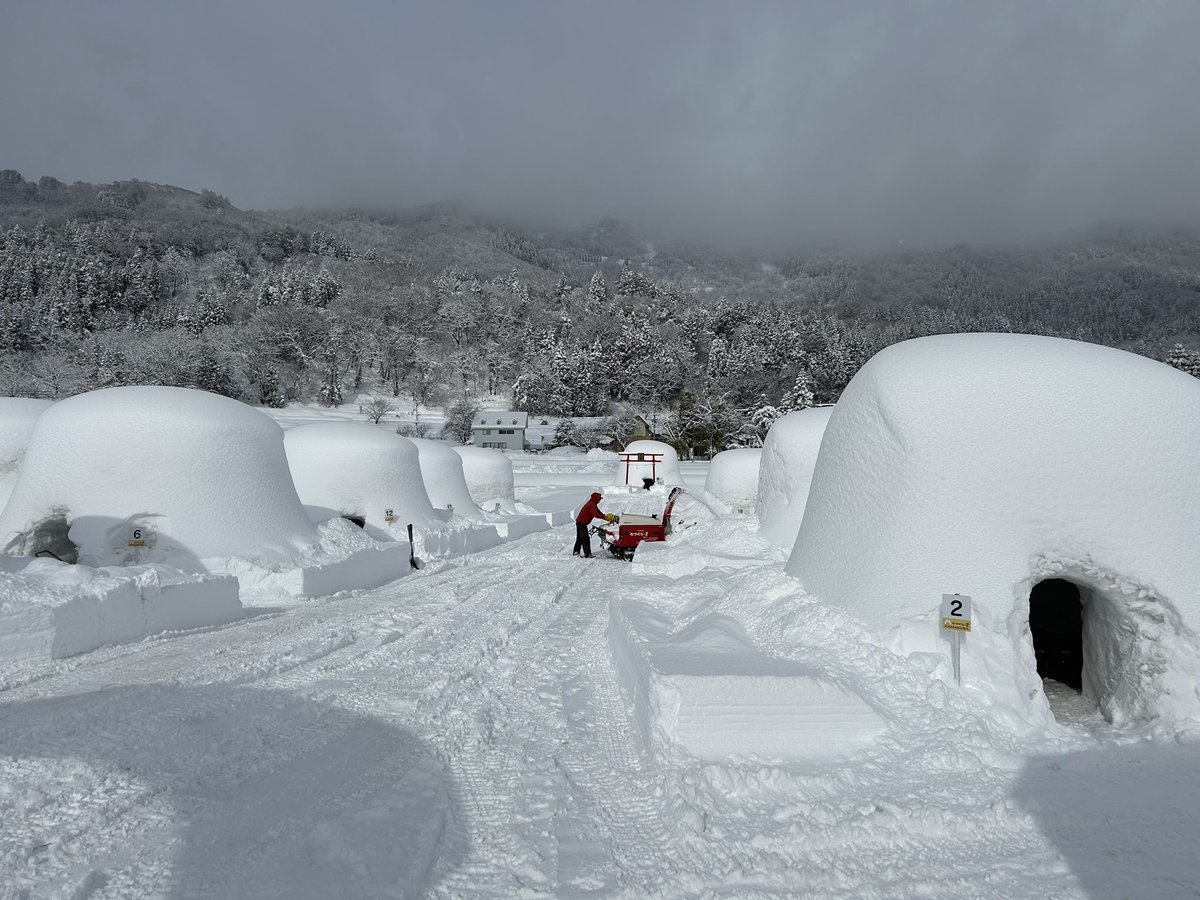 iiyama_kanko's tweet photo. レストランかまくら村⛄＠長野県飯山市
いよいよ明日オープン！
かまくら応援隊の皆さんが最終調整中です。
全国の皆さまのお越しをお待ちしています✨
特設サイト👉 https://t.co/46sXqsnDKZ https://t.co/3a0VjGYefO