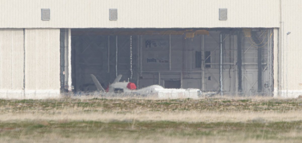 ShorealoneFilms's tweet photo. 2 US NAVY #Tritons ’s &amp; 1 unknown customer #GlobalHawk sit @ PMD today. #PalmdaleMornings #AvGeek  01-21-26 https://t.co/hjscpvBzLY