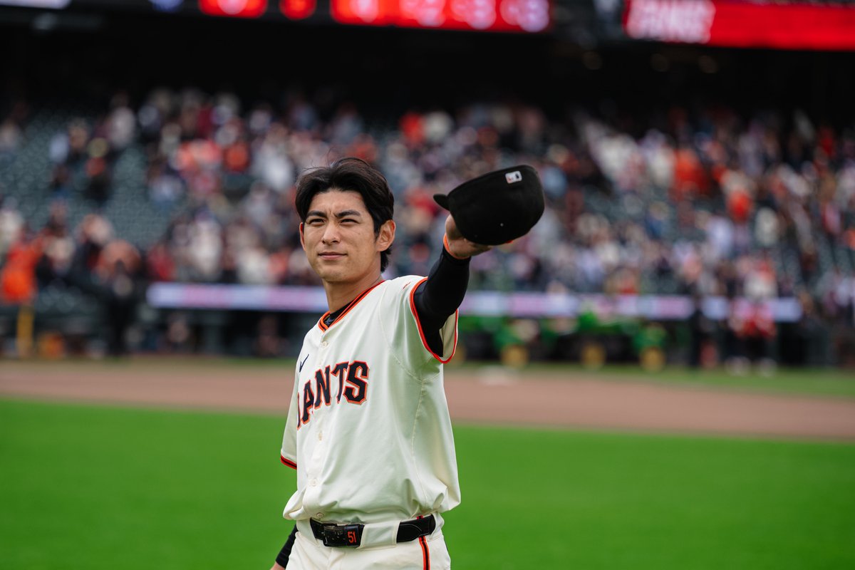 b_predict's tweet image. Giants' Jung Hoo Lee Faces Unexpected Travel Hurdle

Giants' center fielder Jung Hoo Lee encountered an unexpected delay at LAX due to a paperwork snag on his return from South Korea. As he gears up for his third season, this hiccup serves as a reminder of the complexities behind…