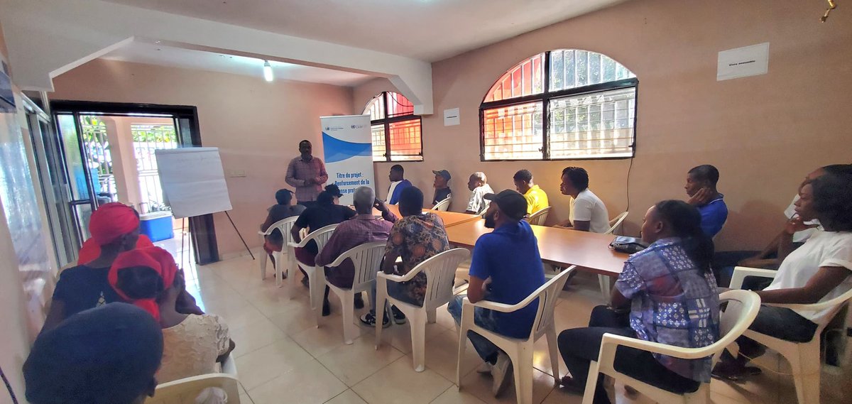 CombiteD's tweet photo. Du 20 au 21 janvier 2026, une quarantaine (40) de familles déplacées internes,issues du site de l’École nationale Darius Denis et Pierre Labitrie,ont participé à une formation sur la protection de l’enfance. 

Les parents participants ont exprimé leur reconnaissance et se sont engagés à adopter de nouveaux comportements positifs envers leurs enfants ainsi qu’envers ceux de leur voisinage.

Les activités ont été organisées conjointement avec le @BINUH_UN @UNHumanRights et le @CPD,avec le soutien financier du Fonds @UNCERF