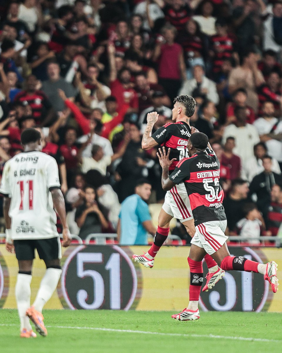 futebol_info's tweet image. Últimos 35 clássicos entre Flamengo e Vasco:

• 20 vitórias do Flamengo
• 13 empates
• 2 vitórias do Vasco

📸 Gilvan de Souza/CRF