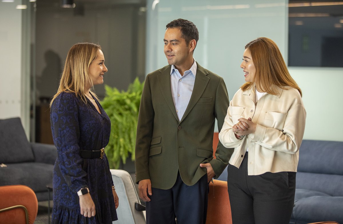 #InformeDelRector2025 La Universidad Anáhuac México cerró el año con 15,290 alumnos en 52 licenciaturas y 2,442 alumnos de posgrado. Con becas que benefician al 57% del alumnado de licenciatura, seguimos impulsando una educación de calidad, incluyente y con la persona al centro.