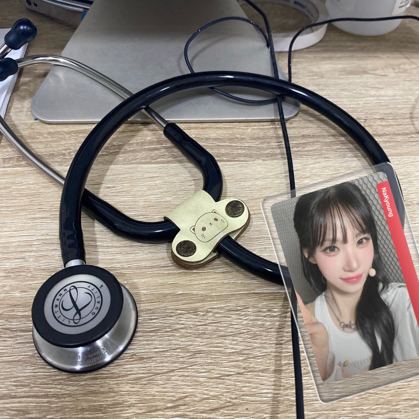 pponyangs's tweet image. working hard to make my already rich idols richer