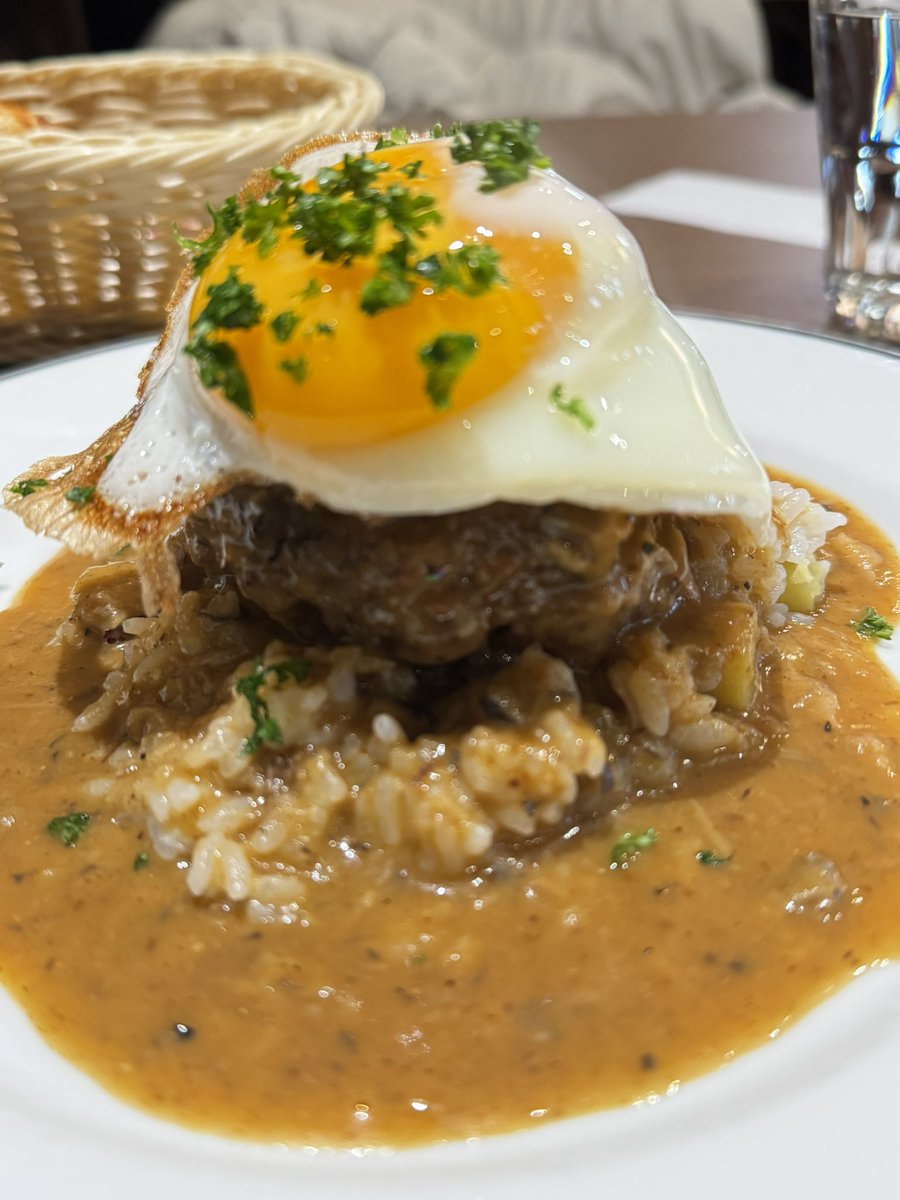 onzoooo's tweet image. 日替わりランチ
氷州産マトン羊の拳骨ハンバーグ
牛蒡のポタージュ
自家製パン

#BrasserieGyoran