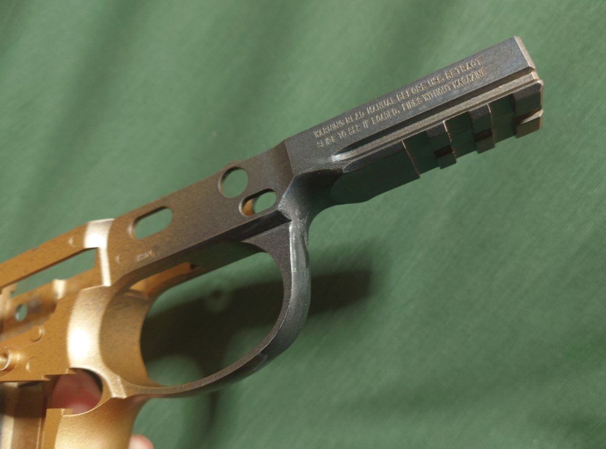 boyakki7028's tweet image. #ベレッタ #92X の製作
フレームのクビレを削り出し。一見いいみたいだけど、細かく見ると粗が。でも下手に修正しようとすると破綻しそうな気がするし。妥協点かなぁ〜😅
#モデルガン