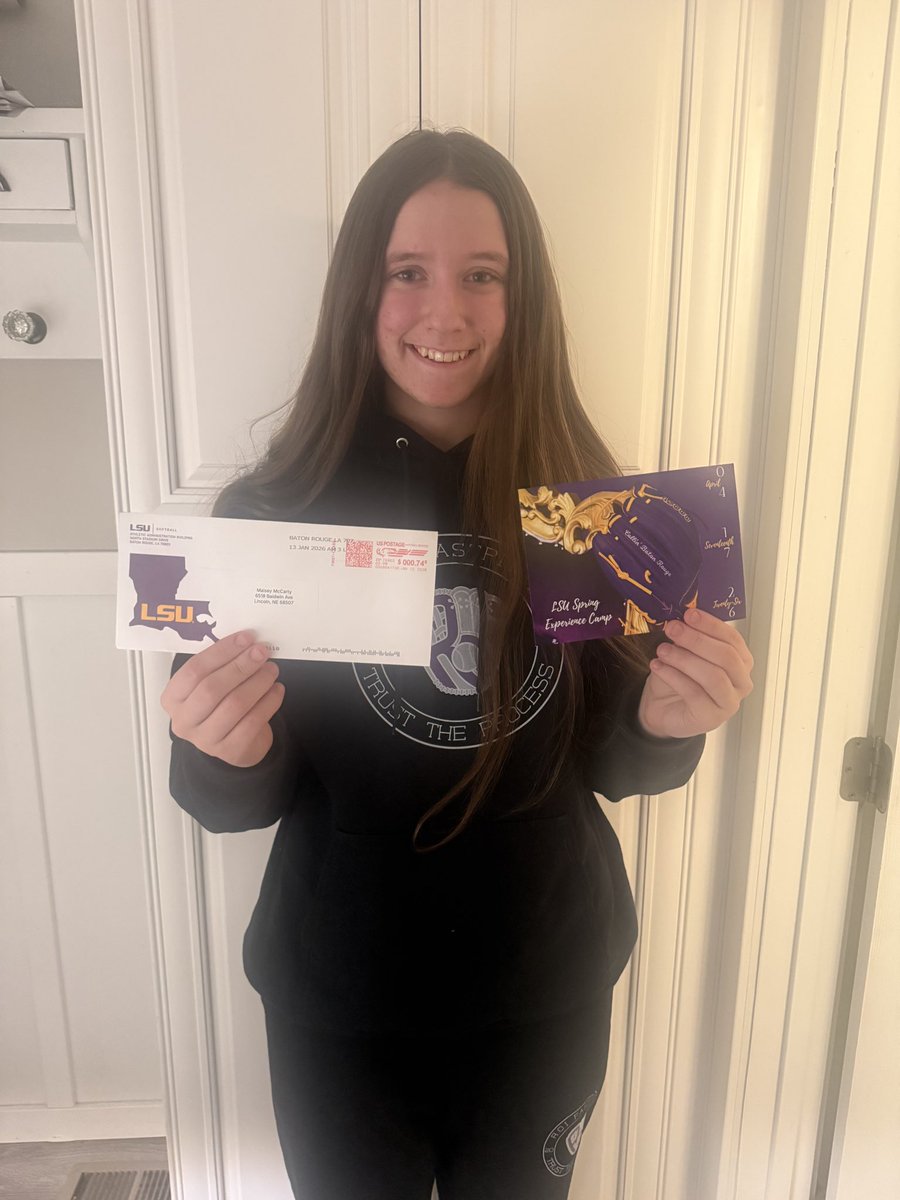 MaiseyMcCarty55's tweet image. Feeling extra grateful for receiving mail from @LSUsoftball !! Can’t wait to make it down to Baton Rouge this spring and get on campus again!! @BethTorina @CoachNealPT @LSU_SandraMoton @Tpleasants17 @zjermain_15 @ExtraInningSB @SoftbalAmerica @AGLSoftball @roimidwest